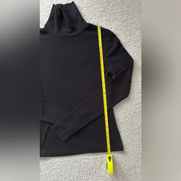 Dynamite Turtleneck - Picture 3 of 7